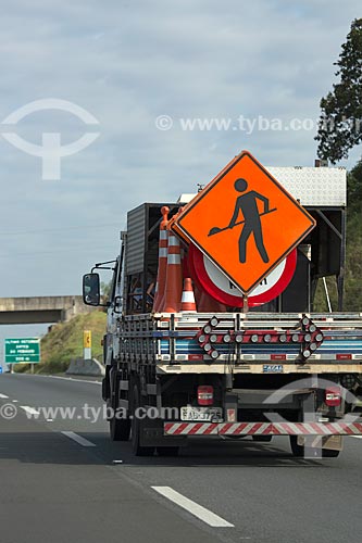  Truck with a men at work plaque - Km 150 of Bandeirantes Highway (SP-348)  - Sao Paulo city - Sao Paulo state (SP) - Brazil