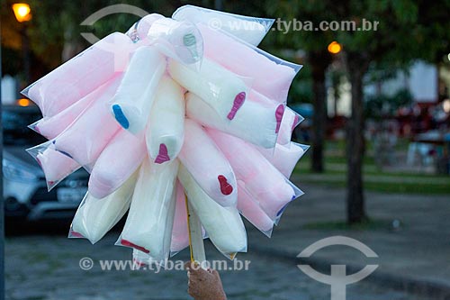  Cotton candy on sale - Goias city historic center  - Goias city - Goias state (GO) - Brazil