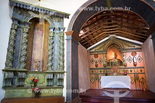  Side altar - carved in wood - with the high altar of Sao Joao Batista Chapel (1761) in the background  - Goias city - Goias state (GO) - Brazil