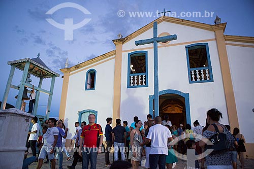  People - entrance of the Saint Francis of Paola Church (1761)  - Goias city - Goias state (GO) - Brazil