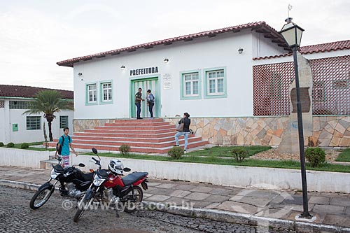  People opposite to the Pirenopolis City Hall  - Pirenopolis city - Goias state (GO) - Brazil