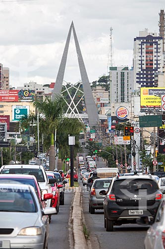  Traffic - 85 Avenue with the monument known as Espetos - Joao Alves de Queiroz Viaduct in the background  - Goiania city - Goias state (GO) - Brazil