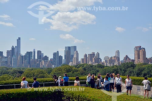  Tourist - Garden Roof - Metropolitan Museum of Art with the Central Park and the buildings from the city center of New York city  - New York city - New York - United States of America