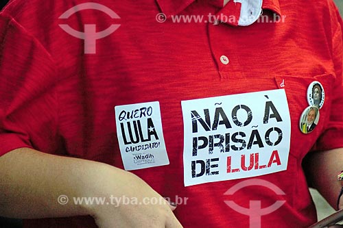  Detail of stickers and brooch on protester during demonstration against the arrest of former president Luiz Inacio Lula da Silva - Cinelandia Square  - Rio de Janeiro city - Rio de Janeiro state (RJ) - Brazil