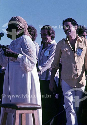  Clementina de Jesus and Chico Buarque during the Show of Paradise - promoted by Milton Nascimento and known as the Woodstock Mineiro  - Tres Pontas city - Minas Gerais state (MG) - Brazil