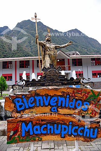  Statue to Pachacutec (Pachacuti) - important Inca ruler - Plaza Manco Capac (Manco Capac Square)  - Machu Picchu pueblo city - Cusco Department - Per