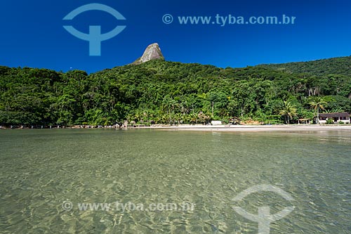  View of the Cruzeiro Beach waterfront with the Sugarloaf Peak - also known as Mamangua Peak - in the background  - Paraty city - Rio de Janeiro state (RJ) - Brazil
