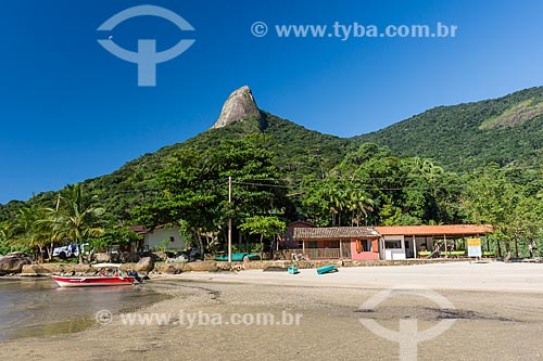  View of the Cruzeiro Beach waterfront with the Sugarloaf Peak - also known as Mamangua Peak - in the background  - Paraty city - Rio de Janeiro state (RJ) - Brazil