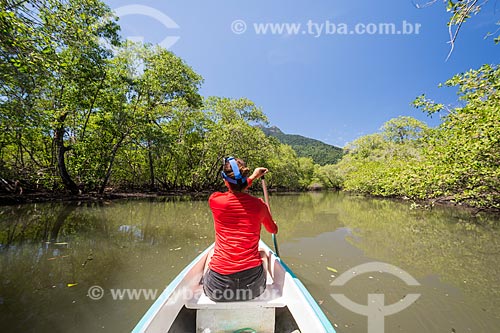  Woman in kayak - mangroves of the Grande River (Big River) - Saco do Mamangua  - Paraty city - Rio de Janeiro state (RJ) - Brazil