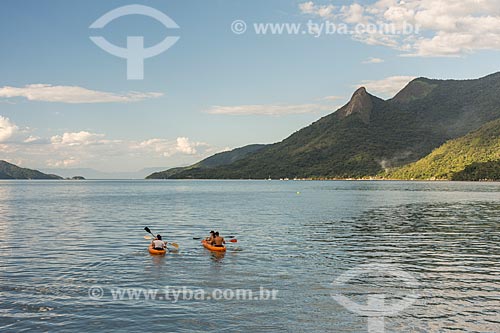 Kayaks - Saco do Mamangua with the Sugarloaf Peak - also known as Mamangua Peak - in the background  - Paraty city - Rio de Janeiro state (RJ) - Brazil