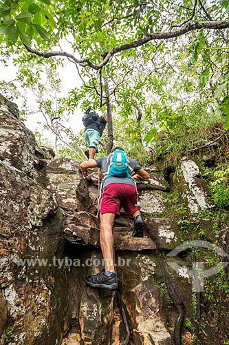  Rock climbing on the trail of Chapada dos Veadeiros National Park  - Alto Paraiso de Goias city - Goias state (GO) - Brazil