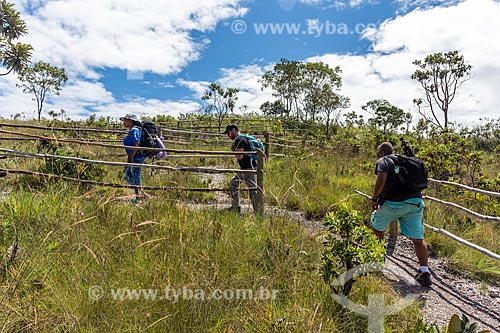  People - Chapada dos Veadeiros National Park trail  - Alto Paraiso de Goias city - Goias state (GO) - Brazil