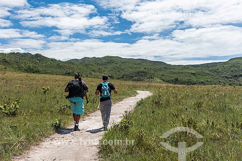  Men - Chapada dos Veadeiros National Park trail  - Alto Paraiso de Goias city - Goias state (GO) - Brazil