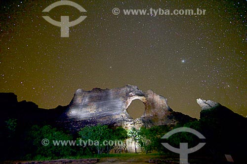  Pedra Furada (Pierced Rock) - Serra da Capivara National Park  - Coronel Jose Dias city - Piaui state (PI) - Brazil