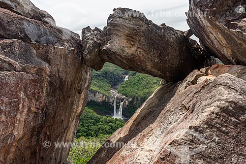  View of the Salto Waterfall through the Janela Mirante (Window Mirante) - Chapada dos Veadeiros National Park  - Alto Paraiso de Goias city - Goias state (GO) - Brazil