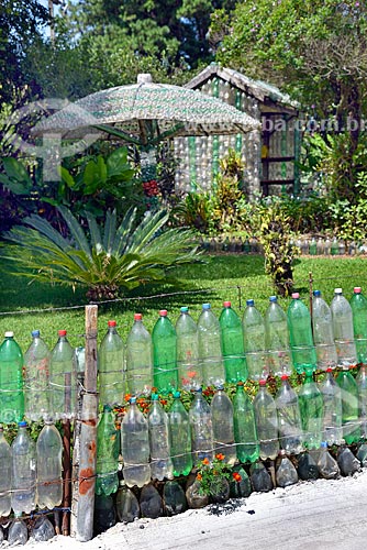  Reapprovement of PET bottles in the creation of fence and garden furniture  - Gramado city - Rio Grande do Sul state (RS) - Brazil