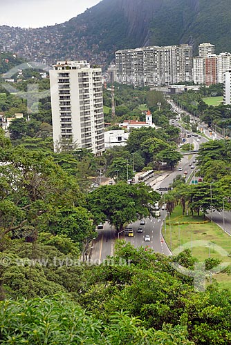  Traffic - Lagoa-Barra Highway with the residential buildings and Rocinha Slum in the background  - Rio de Janeiro city - Rio de Janeiro state (RJ) - Brazil