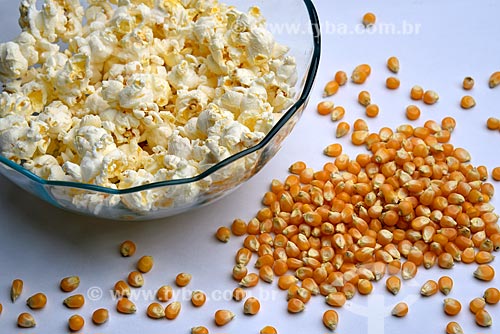  Detail of popcorn burst and grains of corn for popcorn (Zea mays everta)  - Brazil