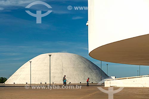  Detail of the Contemporary Art Museum (2006) - to the right - with the Palacio da Musica Belkiss Spenzieri (Belkiss Spenzieri Palace of Music) - 2006 - part of the Oscar Niemeyer Cultural Center - in the background  - Goiania city - Goias state (GO) - Brazil