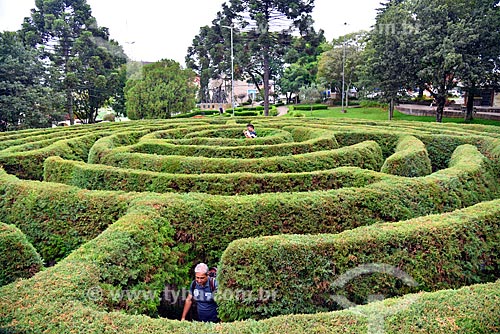  People - Geen Labyrinth - labyrinth garden sculpture - Flowers Square  - Nova Petropolis city - Rio Grande do Sul state (RS) - Brazil