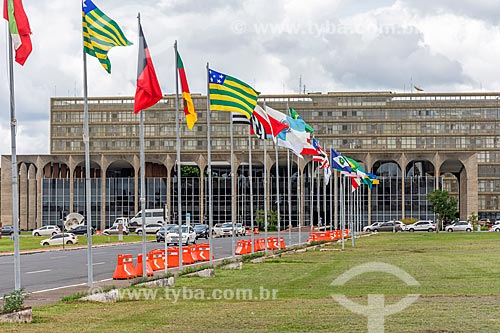  States flags hoisted - States Alameda - with the Palace of Justice (1963) - headquarters of the Ministry of Justice - in the background  - Brasilia city - Distrito Federal (Federal District) (DF) - Brazil