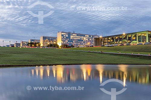  View of the Esplanade of Ministries with the Palace of Justice - headquarters of the Ministry of Justice - to the right  - Brasilia city - Distrito Federal (Federal District) (DF) - Brazil