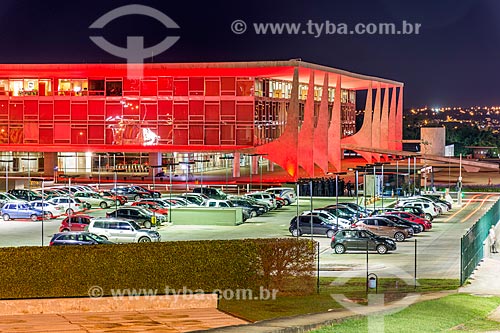  Palacio do Planalto (Planalto Palace) - headquarters of government of Brazil - with special lighting - red  - Brasilia city - Distrito Federal (Federal District) (DF) - Brazil