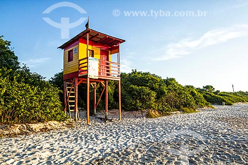  Guardhouse of lifeguard - Daniela Beach waterfront  - Florianopolis city - Santa Catarina state (SC) - Brazil