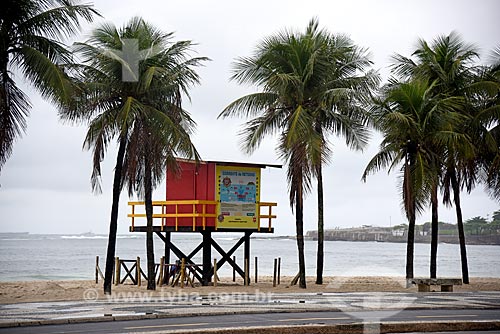  View of guardhouse of lifeguard of the Copacabana Beach waterfront  - Rio de Janeiro city - Rio de Janeiro state (RJ) - Brazil