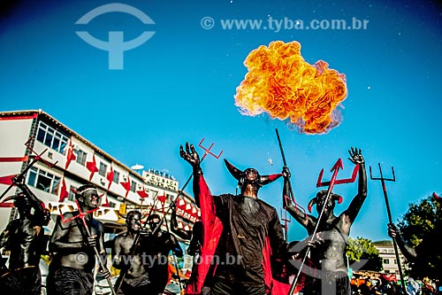  Spits fire during the parade of the Festa dos Caos carnival street troup  - Jacobina city - Bahia state (BA) - Brazil