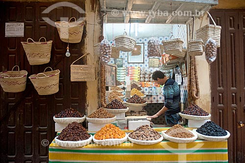  Straw basket and candied fruits on sale - Fez city Market  - Fez city - Fez-Boulemane province - Morocco
