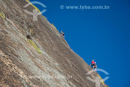  Rock climbing on the trail - Babilonia Mountain (Babylon Mountain)  - Rio de Janeiro city - Rio de Janeiro state (RJ) - Brazil
