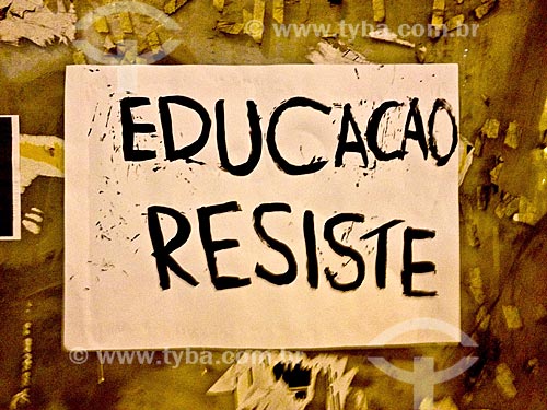  Detail of poster that say: Education Resists during manifestation promoted by teachers  - Rio de Janeiro city - Rio de Janeiro state (RJ) - Brazil