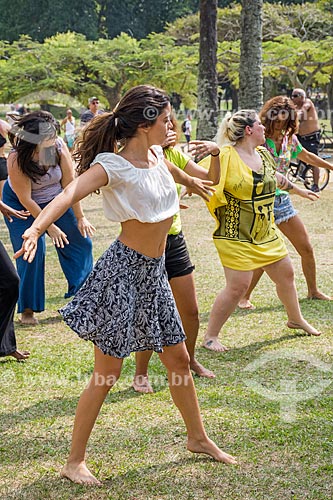  Women dancing during open class of afro dance - Flamengo Landfill  - Rio de Janeiro city - Rio de Janeiro state (RJ) - Brazil