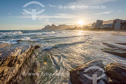 View of the sunset from Arpoador Stone with the Rock of Gavea and Morro Dois Irmaos (Two Brothers Mountain) in the background  - Rio de Janeiro city - Rio de Janeiro state (RJ) - Brazil