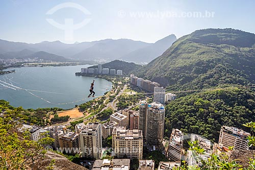  Practitioner of slackline - Cantagalo Hill with the Rodrigo de Freitas Lagoon in the background  - Rio de Janeiro city - Rio de Janeiro state (RJ) - Brazil