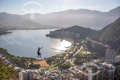  Practitioner of slackline - Cantagalo Hill with the Rodrigo de Freitas Lagoon in the background  - Rio de Janeiro city - Rio de Janeiro state (RJ) - Brazil