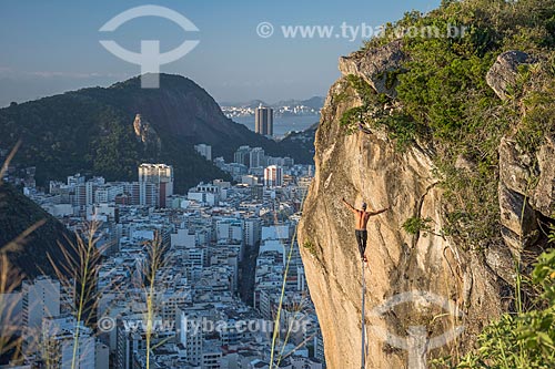  Practitioner of slackline - Cantagalo Hill with the Copacabana neighborhood in the background  - Rio de Janeiro city - Rio de Janeiro state (RJ) - Brazil