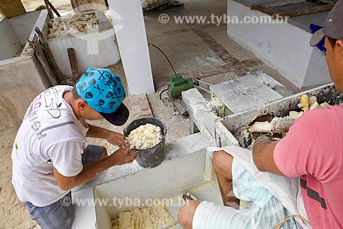  Cassava crushing - Farinhada - process for the production of cassava flour
  - Cajueiro da Praia city - Piaui state (PI) - Brazil