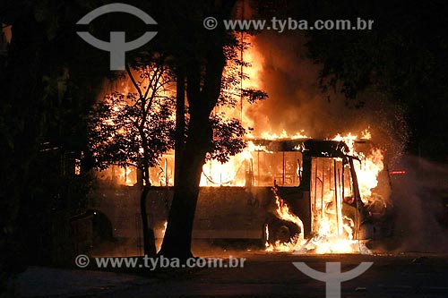  Buses on line 409 on fire  - Rio de Janeiro city - Rio de Janeiro state (RJ) - Brazil