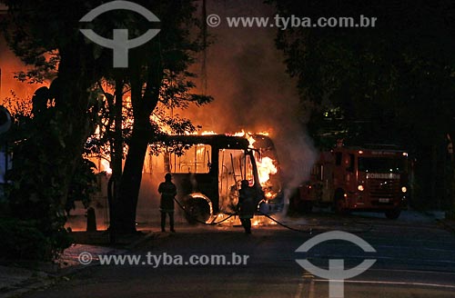  Buses on line 409 on fire  - Rio de Janeiro city - Rio de Janeiro state (RJ) - Brazil
