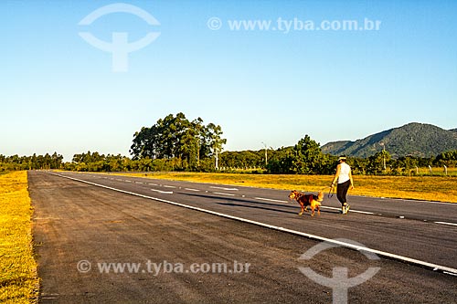  Woman walking with dog - snippet of the new access to passenger terminal of Florianopolis International Airport - Hercilio Luz  - Florianopolis city - Santa Catarina state (SC) - Brazil