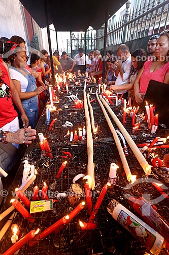  Devouts lighting candle - Saint Goncalo Garcia and Saint George Church - Saint George day  - Rio de Janeiro city - Rio de Janeiro state (RJ) - Brazil