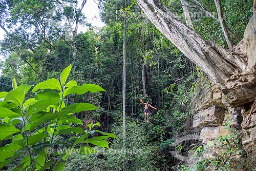  Practitioner of slackline - Tijuca National Park near to Box Waterfall - Horto  - Rio de Janeiro city - Rio de Janeiro state (RJ) - Brazil