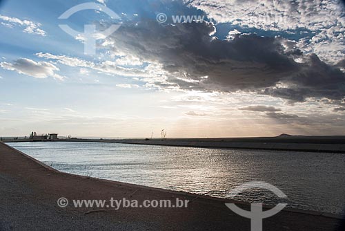  View of the sunset from UBV 1 reservoir of the Project of Integration of Sao Francisco River with the watersheds of Northeast setentrional - east axis  - Floresta city - Pernambuco state (PE) - Brazil