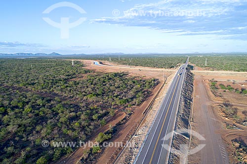  Picture taken with drone of BR-428 highway over of the channel of the Project of Integration of Sao Francisco River with the watersheds of Northeast setentrional - north axis  - Cabrobo city - Pernambuco state (PE) - Brazil