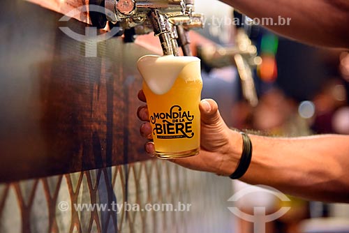  Detail of hand pulling draft beer - Mondial de la Biere - international beer festival  - Rio de Janeiro city - Rio de Janeiro state (RJ) - Brazil
