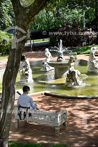  Man reading - garden of the Moinhos de Vento Water Treatment Station (1928) - also known as Hidraulica Moinhos de Vento  - Porto Alegre city - Rio Grande do Sul state (RS) - Brazil