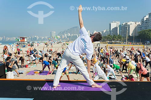  Open class of Yoga - Copacabana Beach - during the International Day of Yoga promoted by the Arte de Viver with the support of the Consulate of India  - Rio de Janeiro city - Rio de Janeiro state (RJ) - Brazil