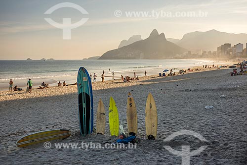  Surfboards - Ipanema Beach waterfront with the Morro Dois Irmaos (Two Brothers Mountain) and Rock of Gavea in the background  - Rio de Janeiro city - Rio de Janeiro state (RJ) - Brazil